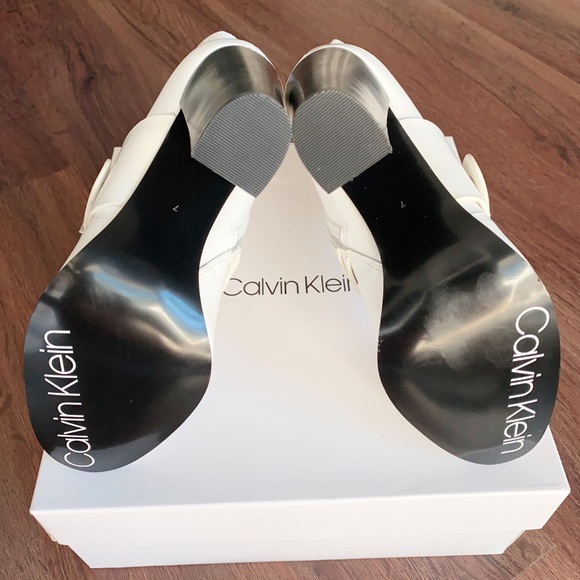 Luxury and gorgeous bootie - Picture 6 of 11